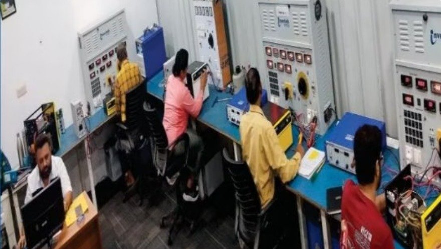 Solar inverter with lithium battery backup